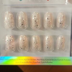 Nail Reformation Press-on nails with Glue Holiday Theme - New